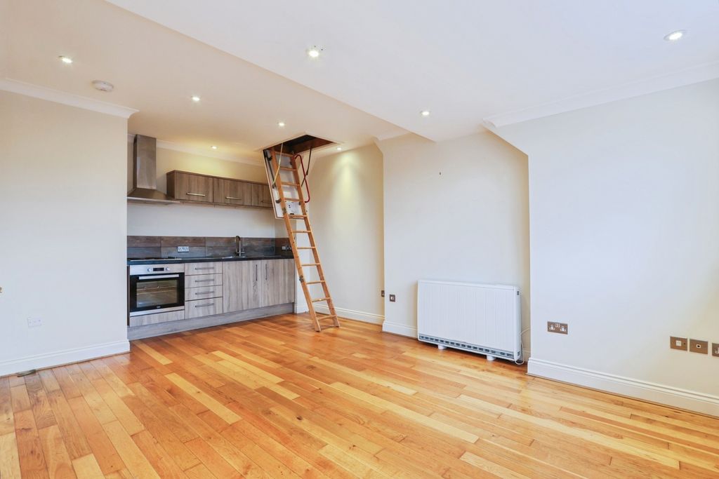 Property photo 3 of 20 Kitchen/Lounge