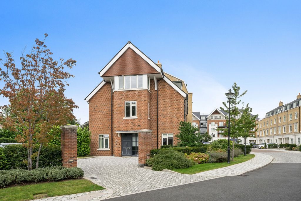 Property photo 1 of 21