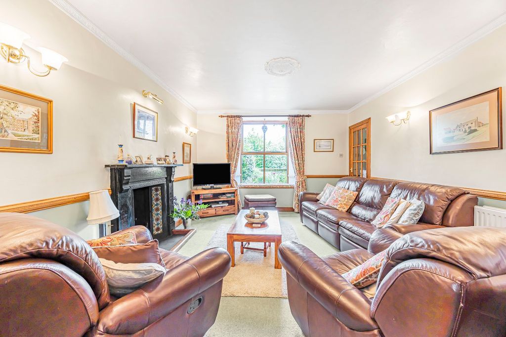 Property photo 2 of 35 Picture No. 31