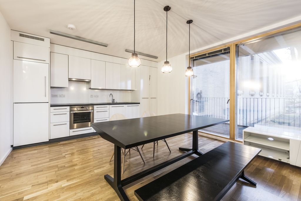 Property photo 2 of 11 Dining/Kitchen