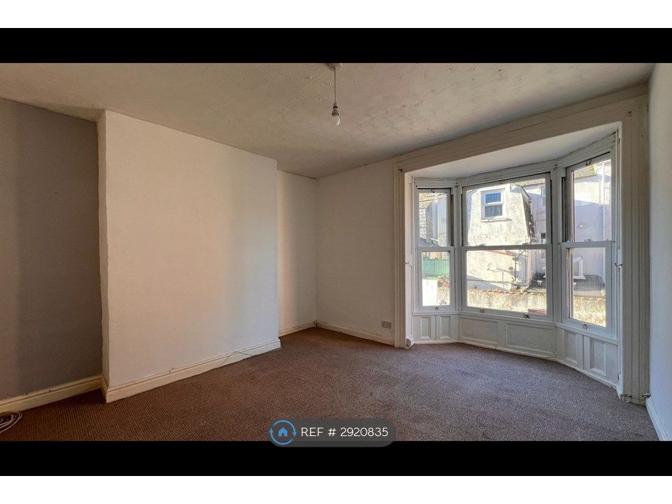 Property photo 2 of 6 Front Room