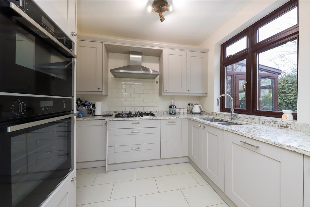 Property photo 2 of 16 Kitchen/Breakfast Room
