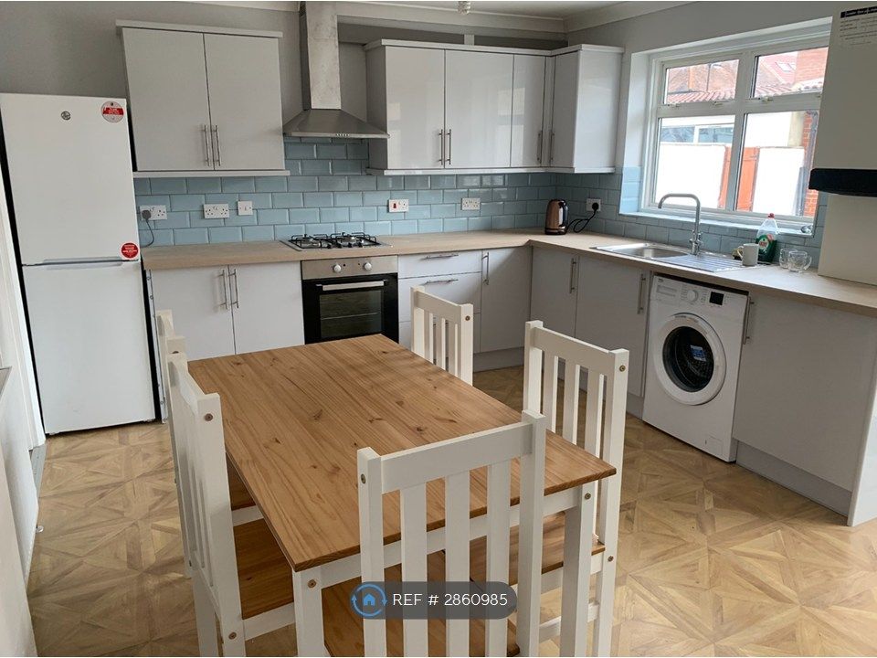 Property photo 1 of 10 Kitchen