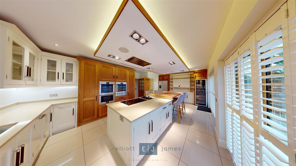 Property photo 3 of 28