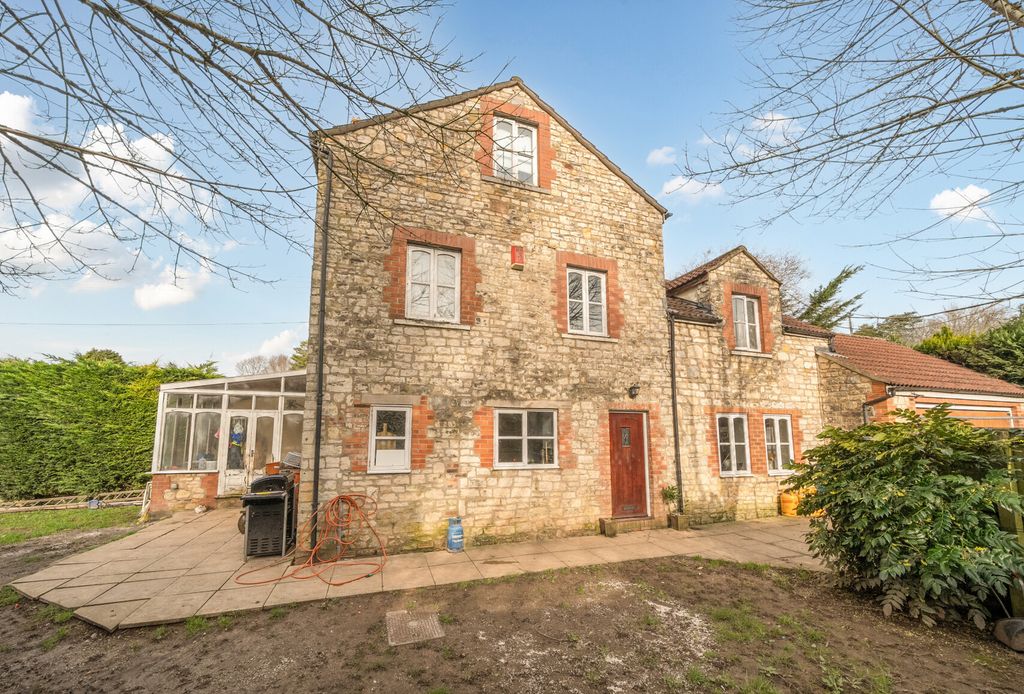 Property photo 2 of 17 1409400-2-6994580...