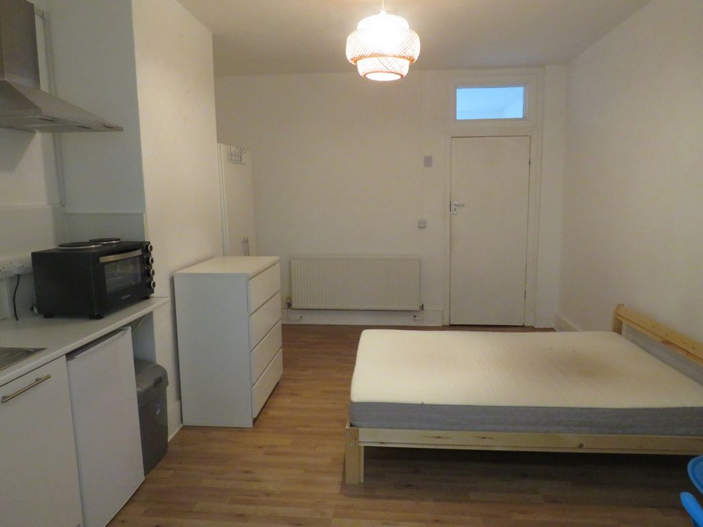 Property photo 3 of 7 Photo 5