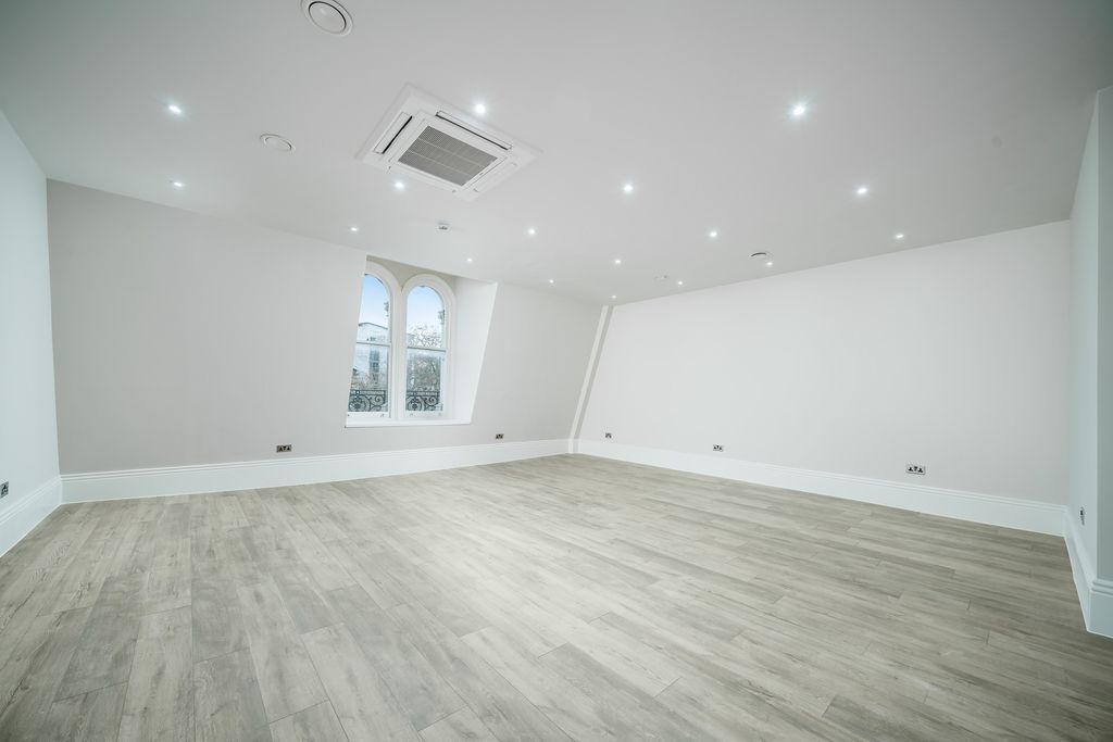 Property photo 2 of 9 Picture 2