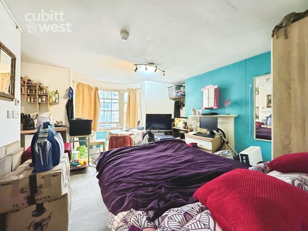 Property photo 2 of 6 Studio