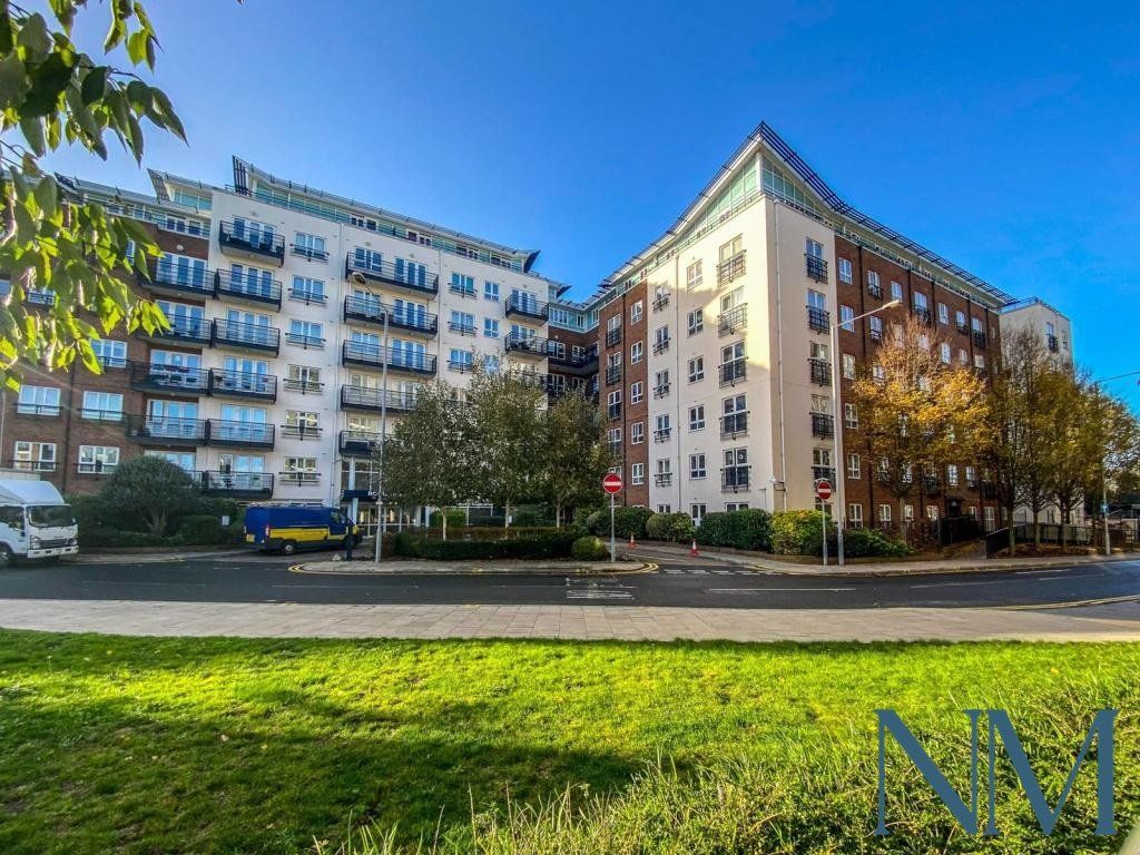 Property photo 1 of 15 Spacious 2-Bedroom Apartment In A Prime Kingston Location