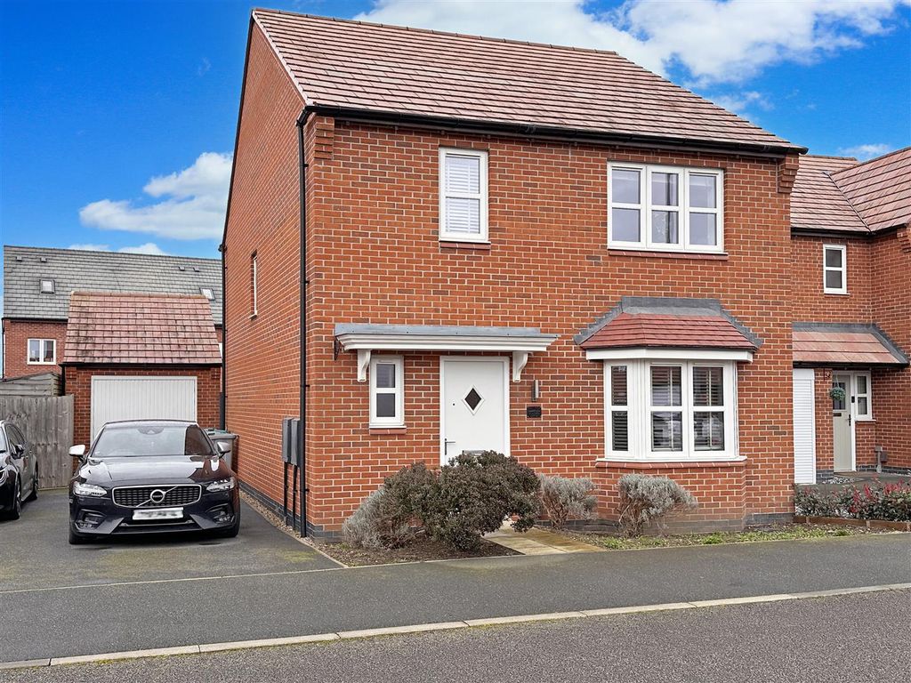 Property photo 1 of 17 Front Aspect 645