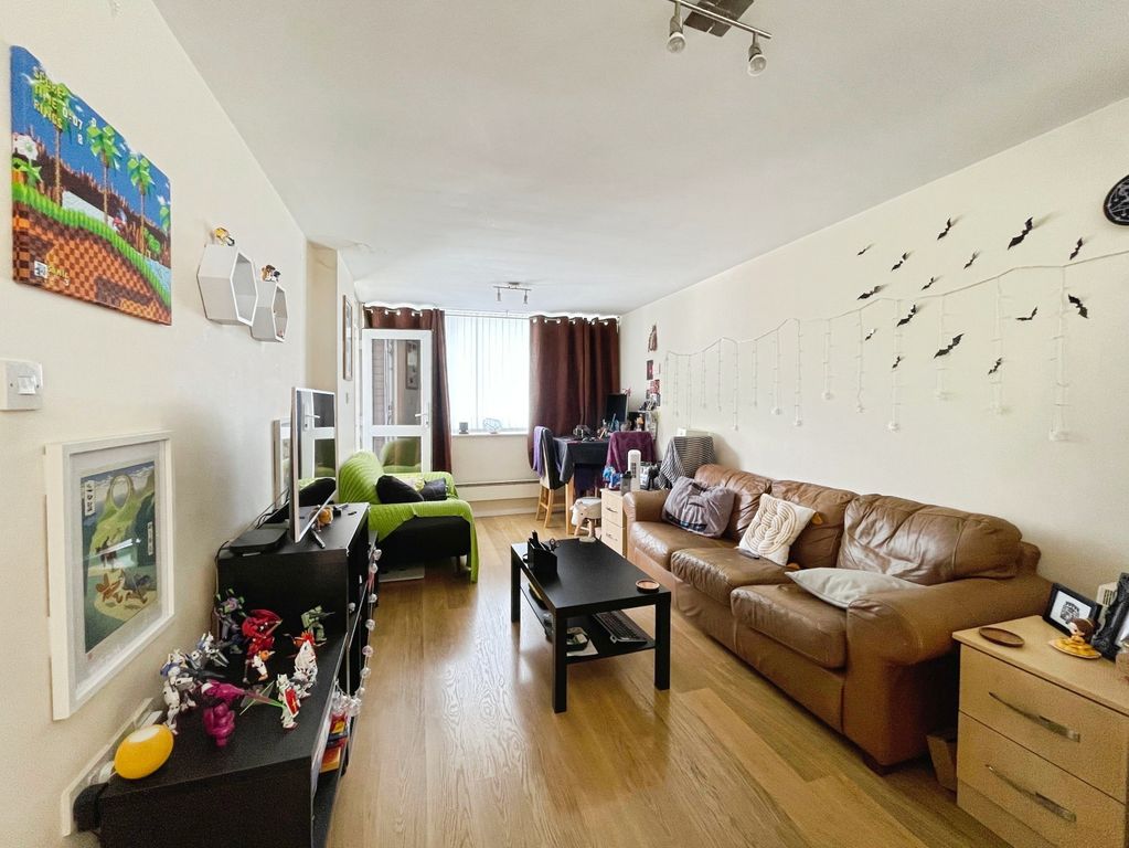 Property photo 2 of 15 8