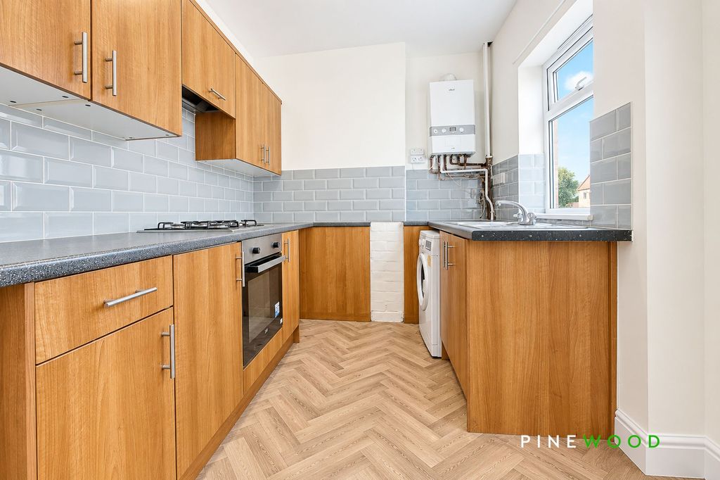 Property photo 3 of 19 Kitchen