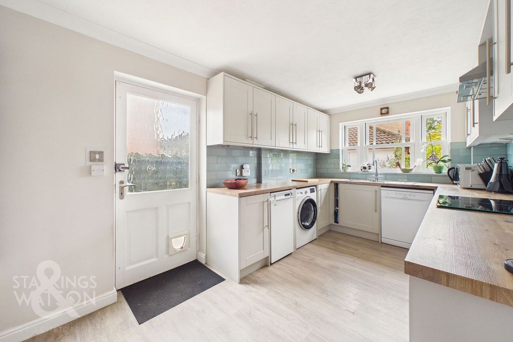 Property photo 3 of 27