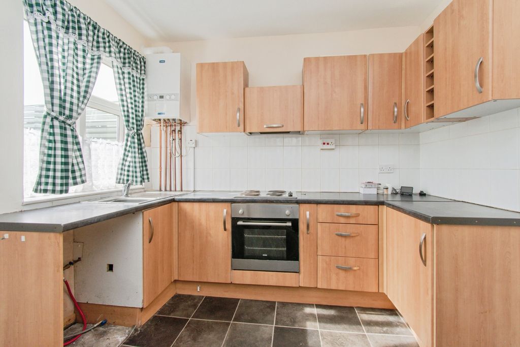 Property photo 2 of 15 Kitchen