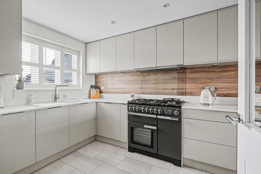 Property photo 3 of 20 1667968