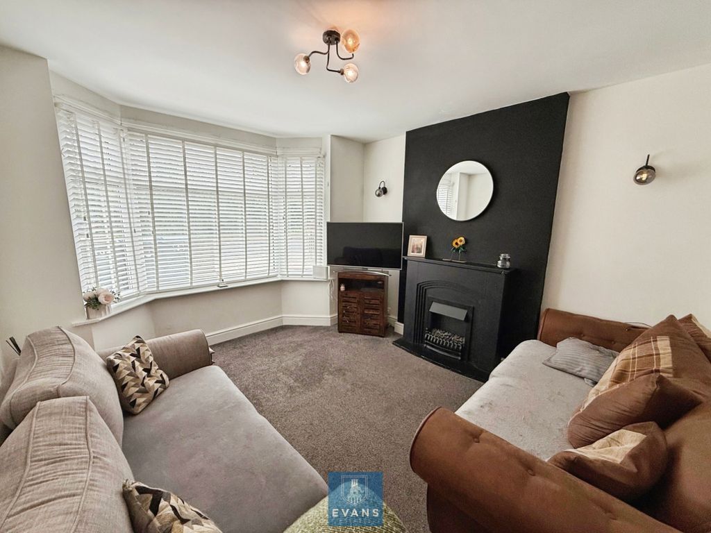 Property photo 2 of 21 Lounge