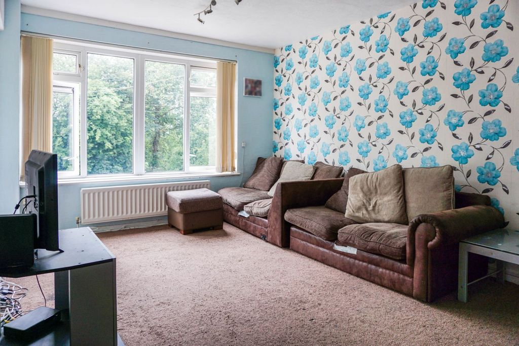 Property photo 2 of 8 Living Room