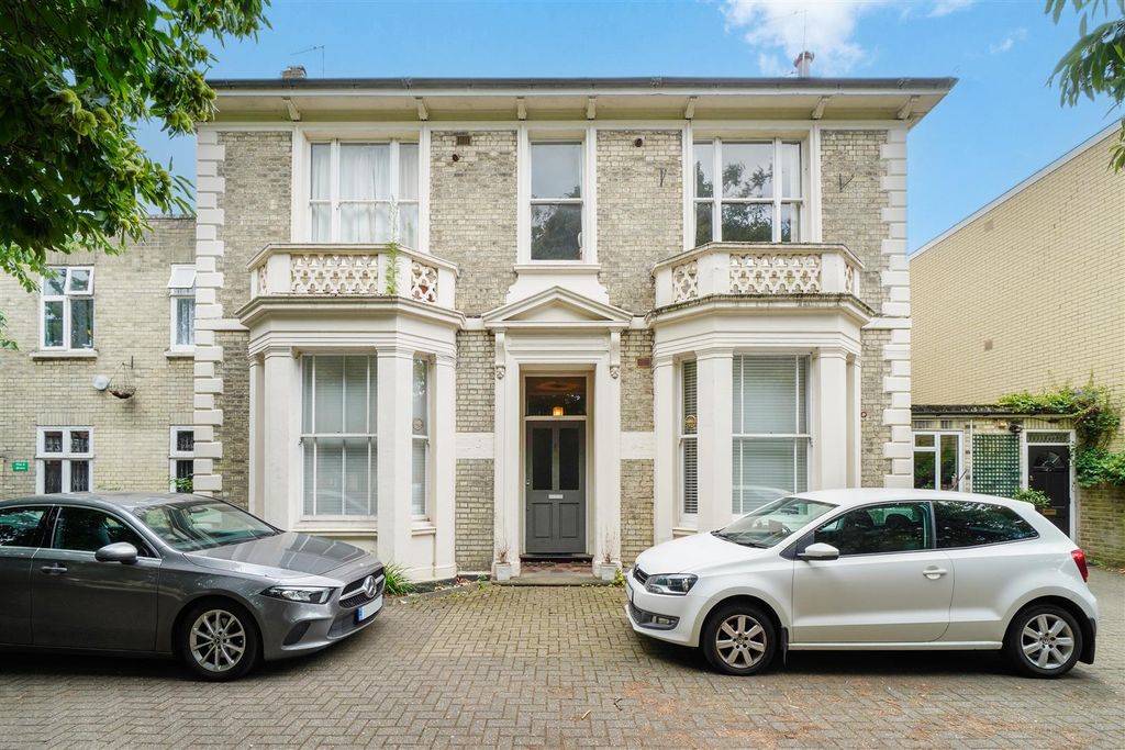 Property photo 1 of 15 Upper Richmond Road