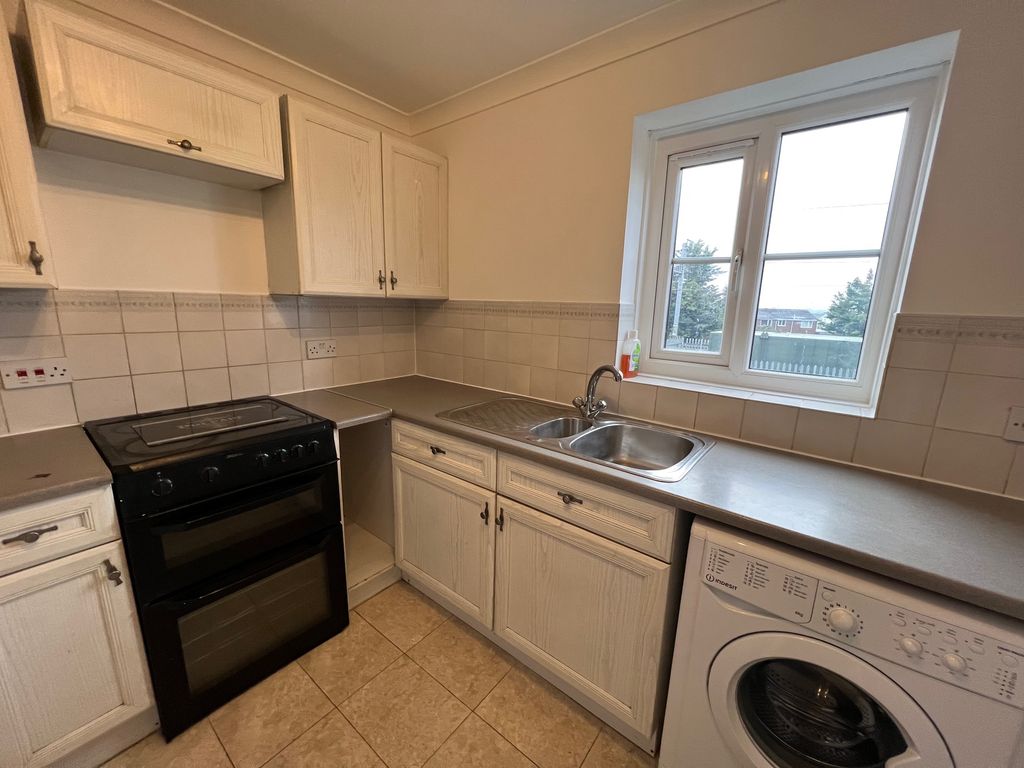 Property photo 3 of 14 Kitchen