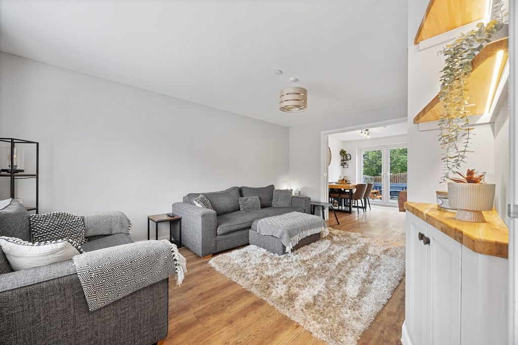 Property photo 3 of 29 Lounge