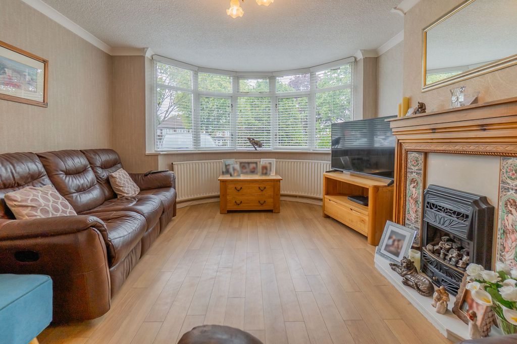 Property photo 3 of 34