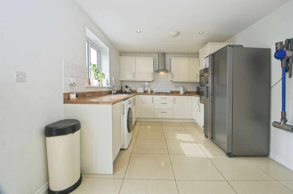 Additional image 4 of 4 bed detached house for saleY Ffordd Wen, Aberbargoed, Bargoed CF81