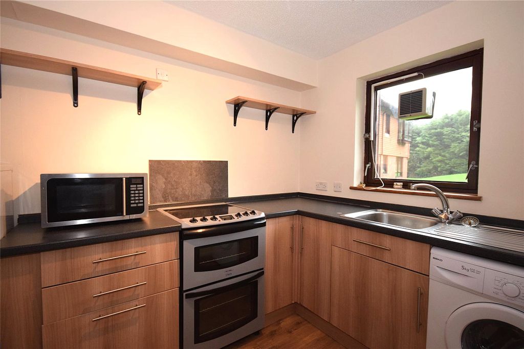 Property photo 2 of 7 Kitchen