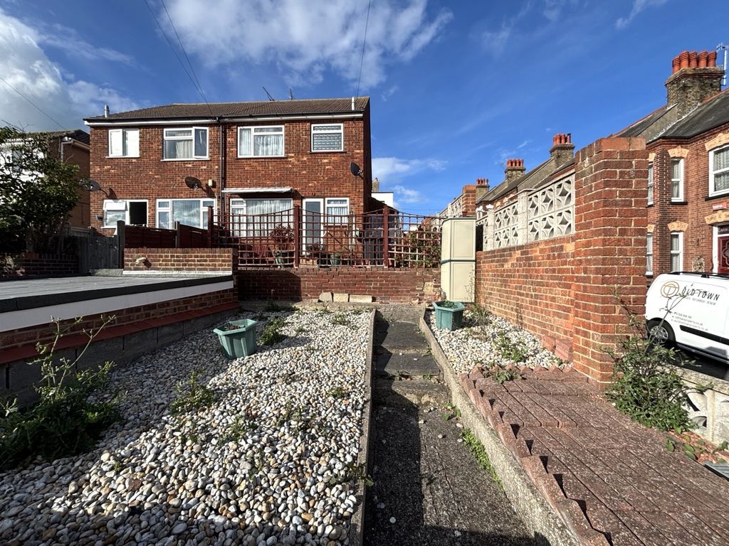 Property photo 2 of 25