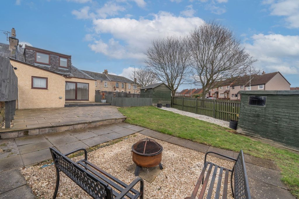 Property photo 2 of 33