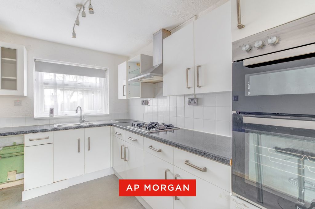 Property photo 2 of 13 Picture No. 16