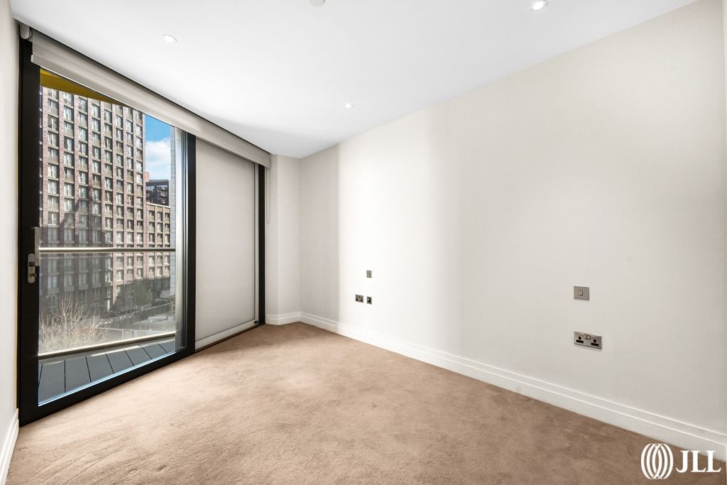 Property photo 3 of 17 Bedroom