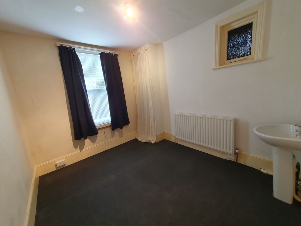 Property photo 3 of 4