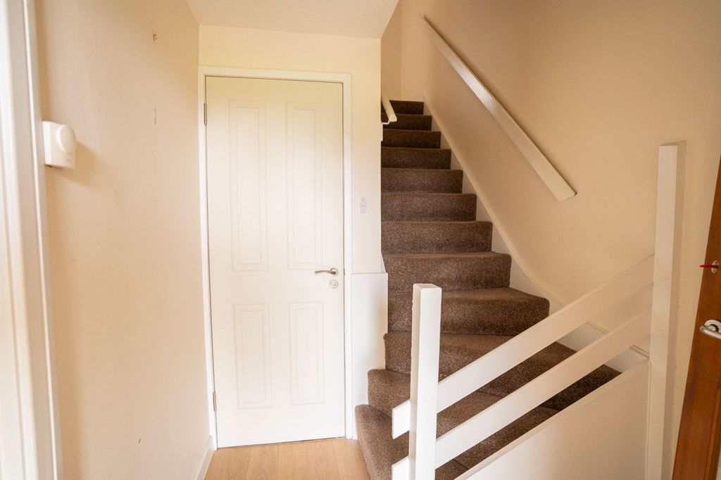 Property photo 2 of 25