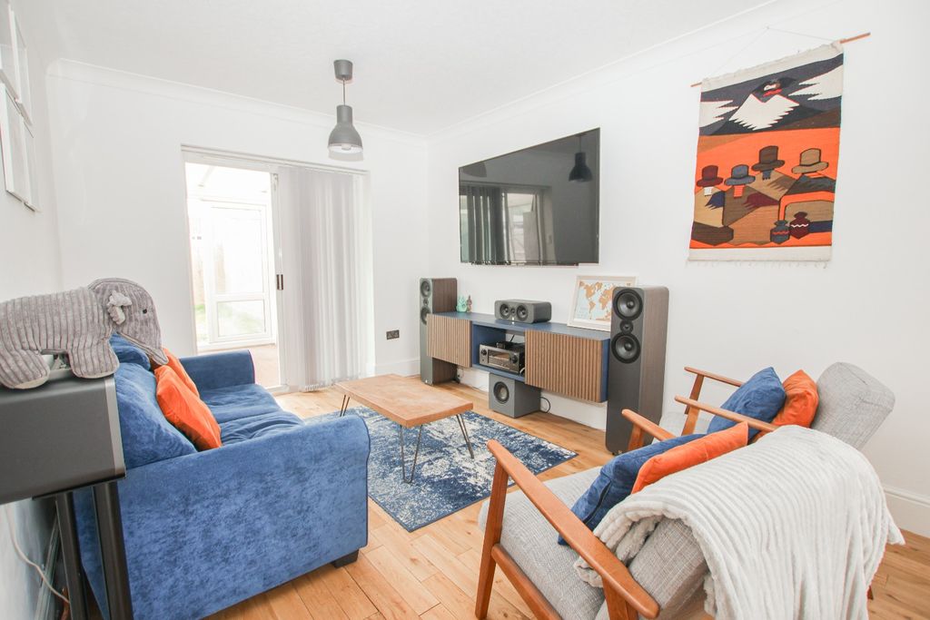 Property photo 2 of 20 5208042