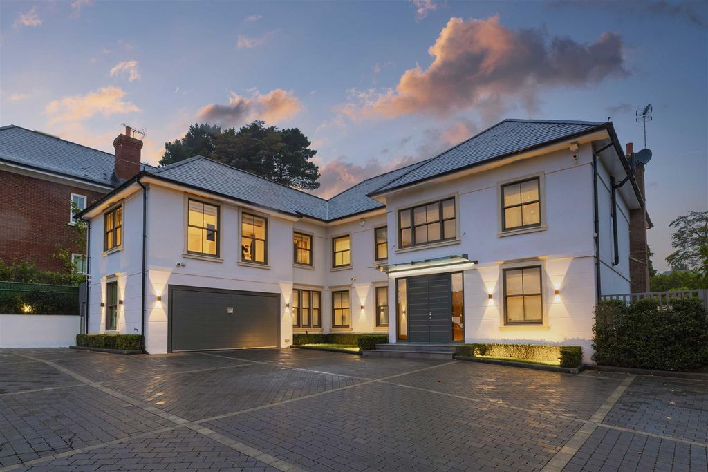 Property photo 1 of 34 24-Combe-Ridings-Kt2-7Ju-Dusk-10-Edit.Jpg