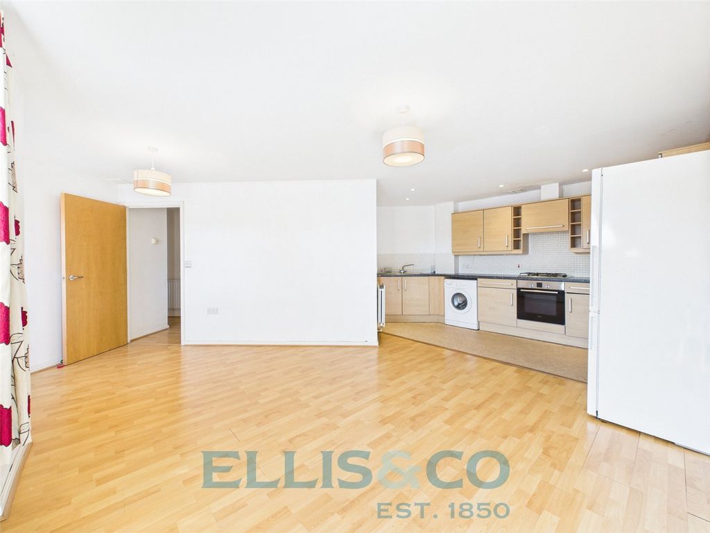 Property photo 2 of 14 Picture No. 19