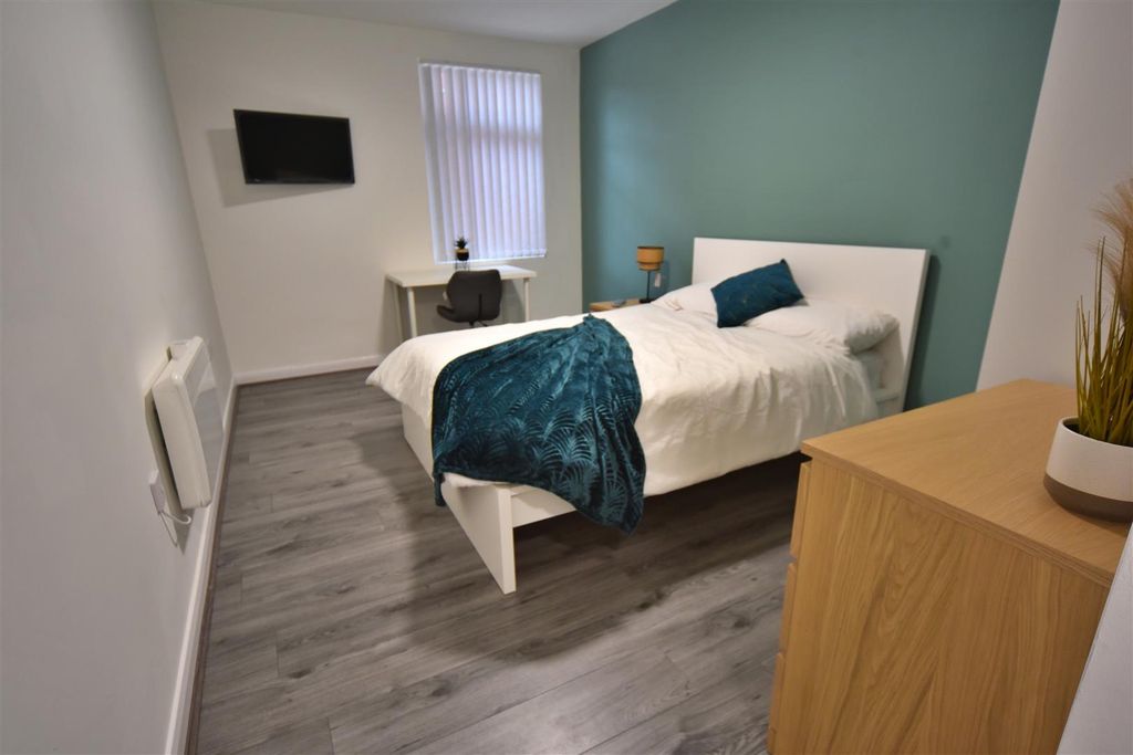 Property photo 1 of 6 165Ar_Room14_05.Jpg