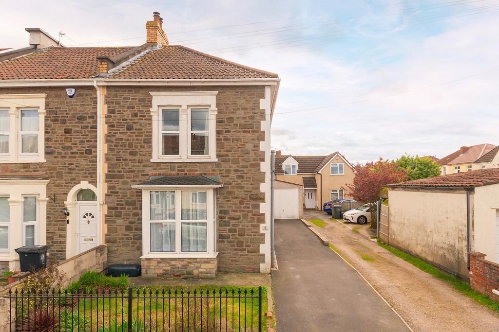 Property photo 2 of 30 0F4Afs - External H.Jpg