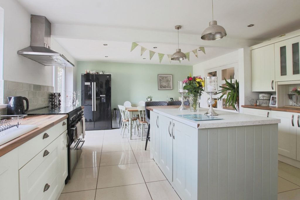 Property photo 2 of 28 4065015