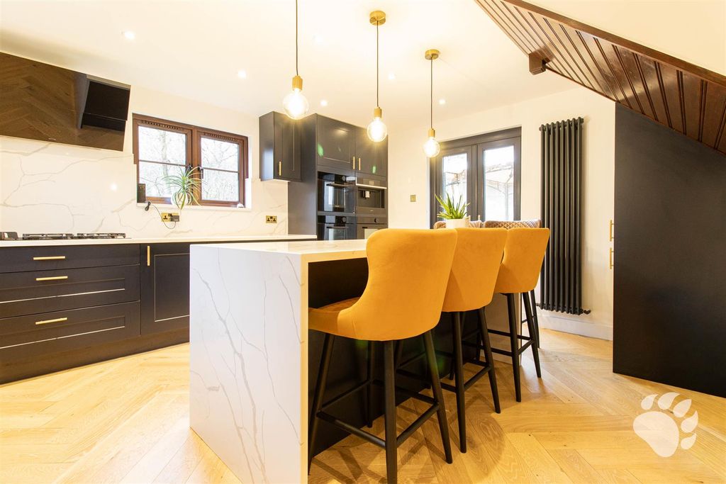 Property photo 2 of 31 Kitchen/Diner