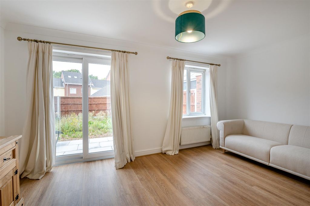Property photo 3 of 25 8618231-Interior08.Jpg