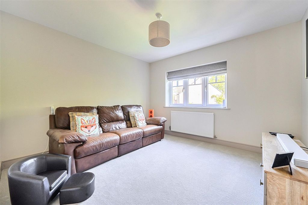 Additional image 18 of 4 bed detached house for saleOak Apples Drive, Crowthorne, Berkshire RG45