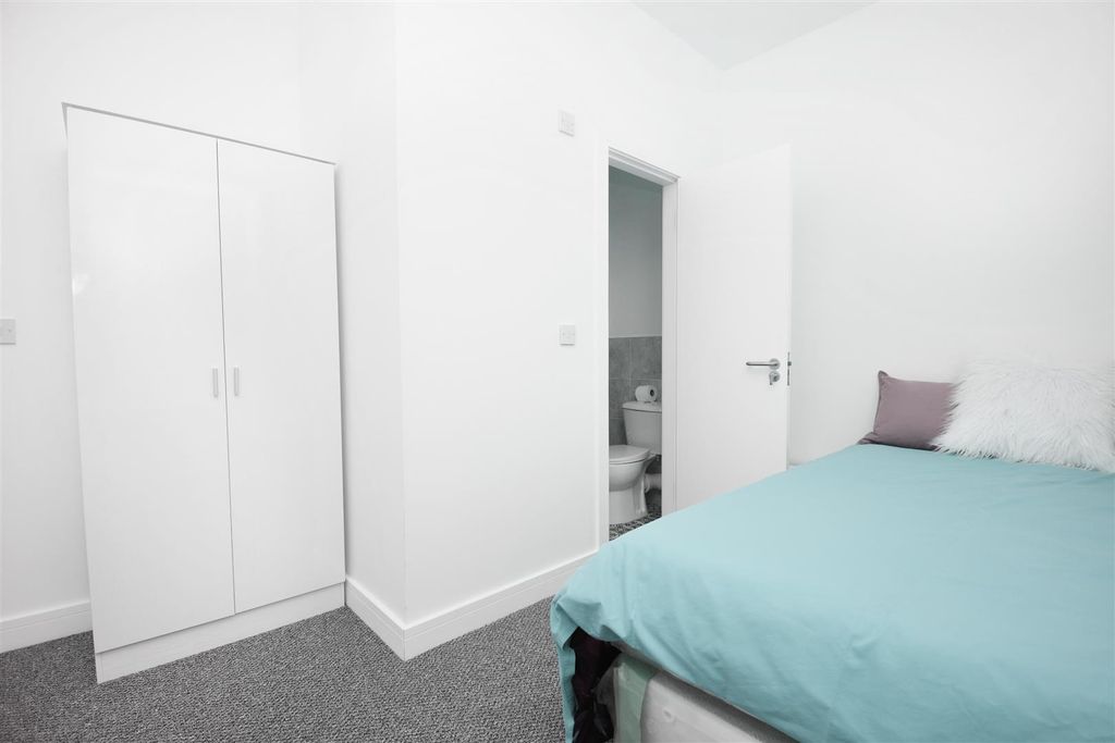 Property photo 1 of 9 Bedroom 2
