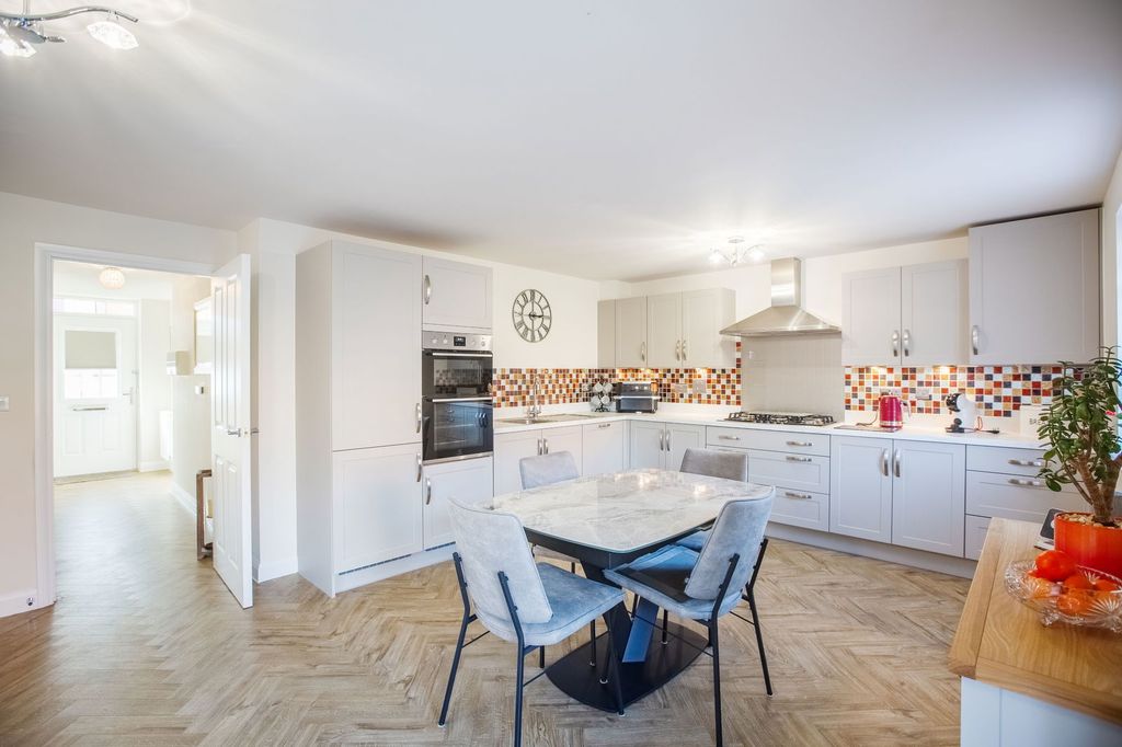 Property photo 3 of 24