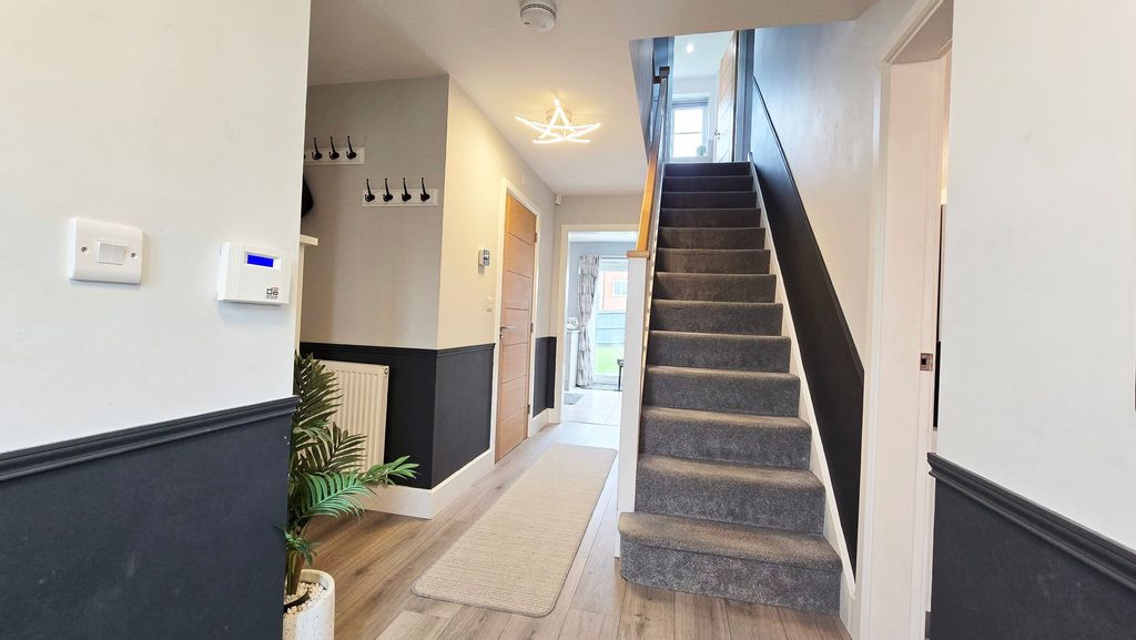 Property photo 3 of 25 Hallway