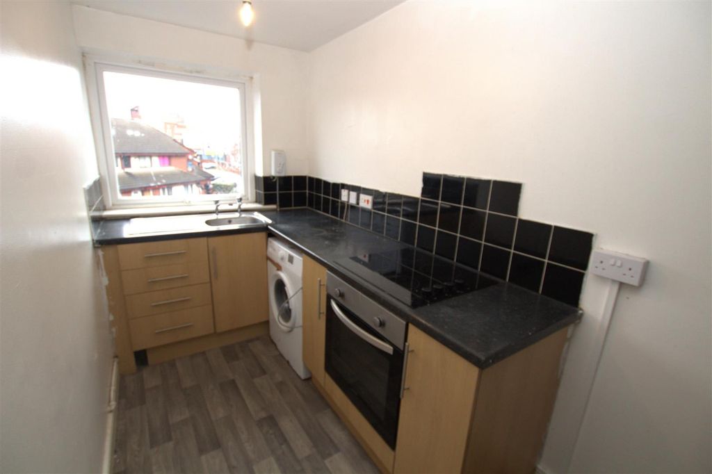 Property photo 2 of 5 Kitchen .Jpg