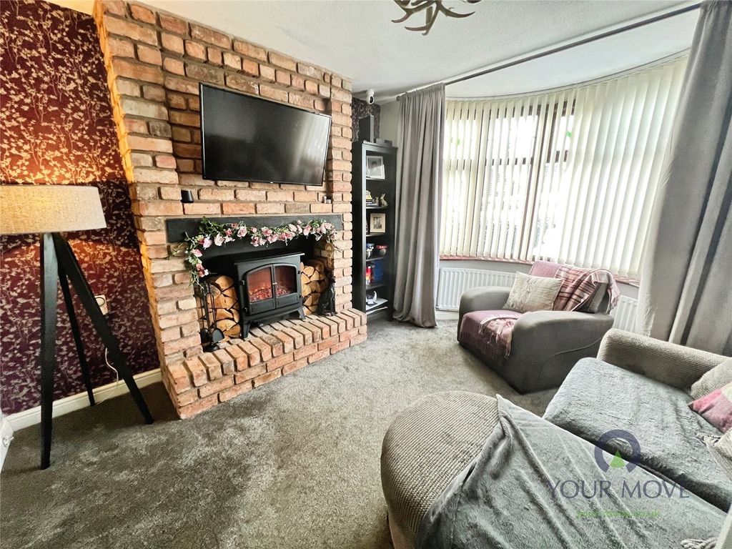 Property photo 3 of 14 Lounge Area