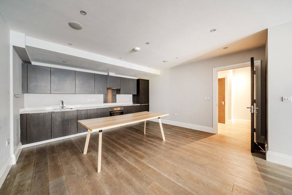 Property photo 3 of 10 Dining Area
