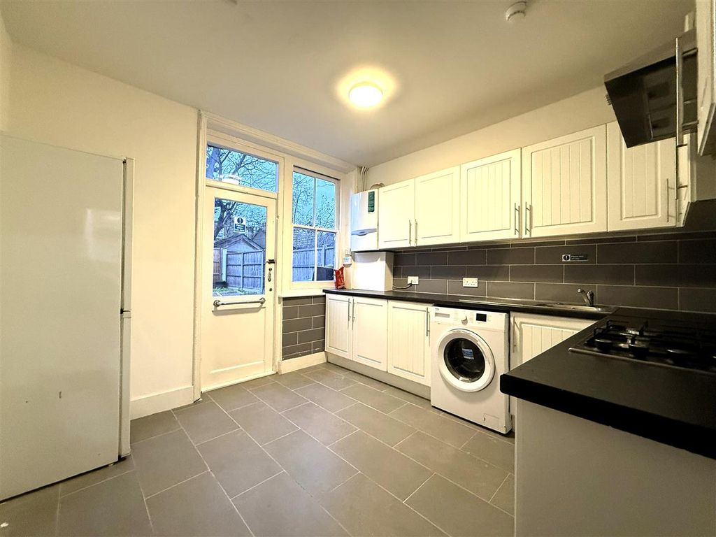 Property photo 2 of 6 Kitchen 2 Lasc.Jpg