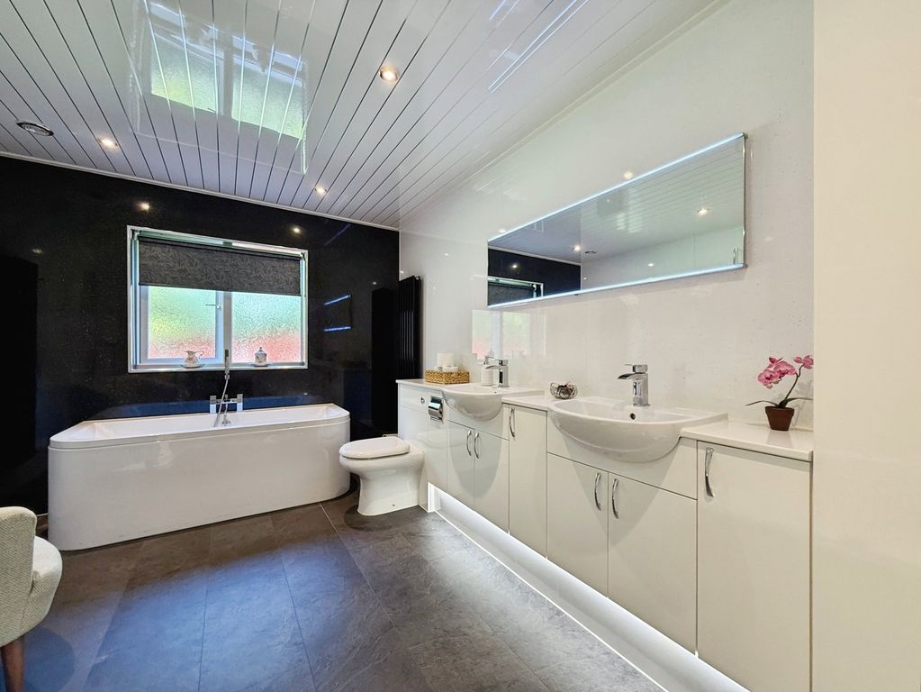 Property photo 3 of 37